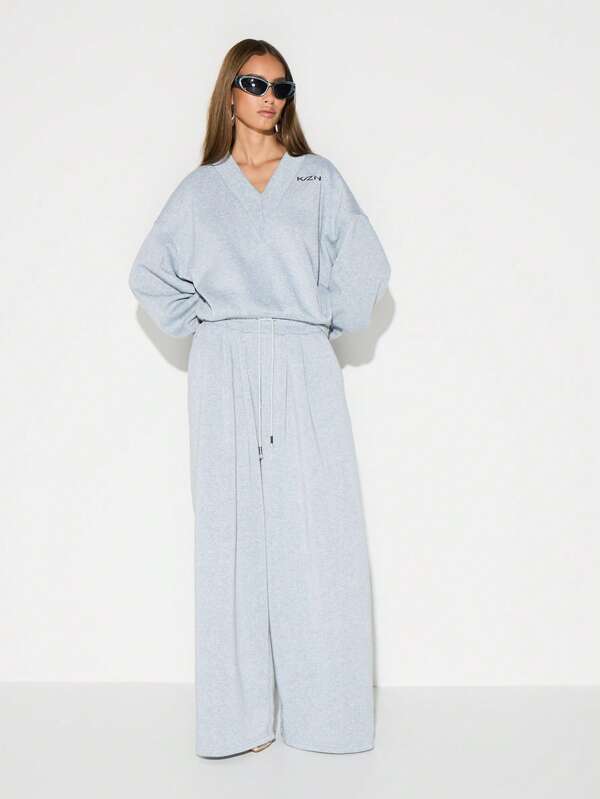 KIZN Oversized V Neck Sweatshirt With Logo Detail Casual Pullover Long Sleeve Winter Comfort Top