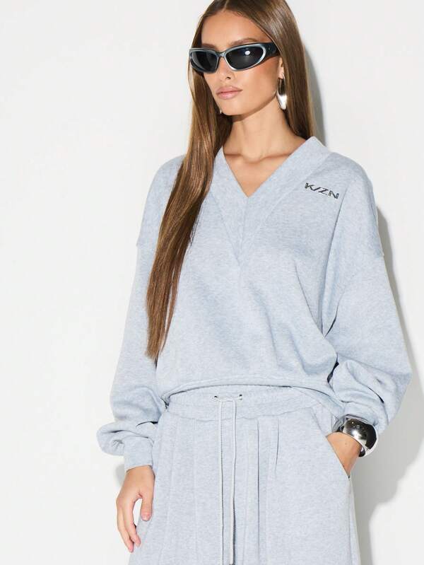 KIZN Oversized V Neck Sweatshirt With Logo Detail Casual Pullover Long Sleeve Winter Comfort Top
