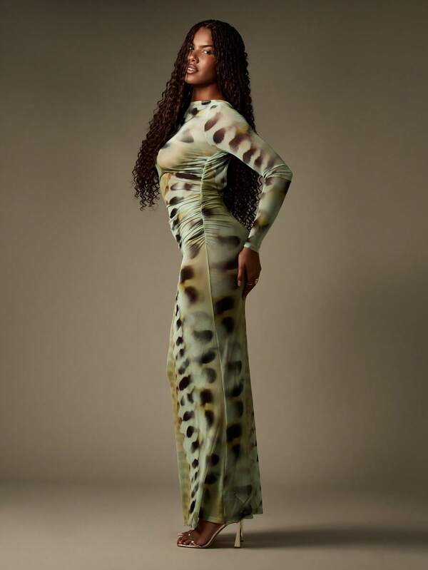 MISSGUIDED Abstract Print Fitted Maxi Dress With Ruched Details