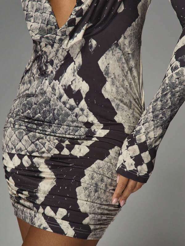 MISSGUIDED Abstract Print Ruched Mini Dress With Plunge Neckline