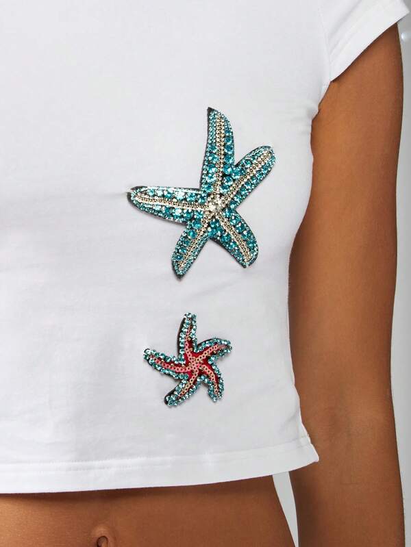 MISSGUIDED Baby Tee Crop Top With Rhinestone Starfish Applique