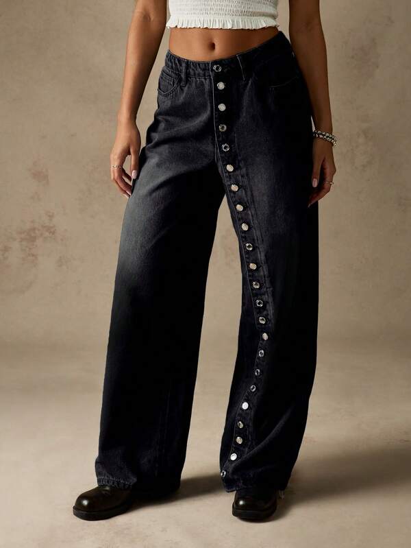 MISSGUIDED Baggy Jeans With Button Front Detail
