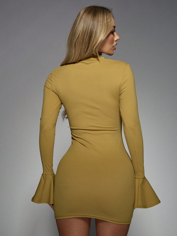 MISSGUIDED Bell Sleeve Bodycon Mini Dress With Cut-Out And Cuffs
