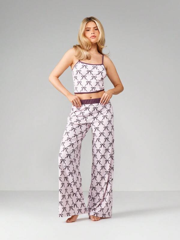 MISSGUIDED Christmas Bow Print Cami And Wide Leg Pants Set MISSGUIDED Christmas Bow Print Cami And Wide Leg Pants Set