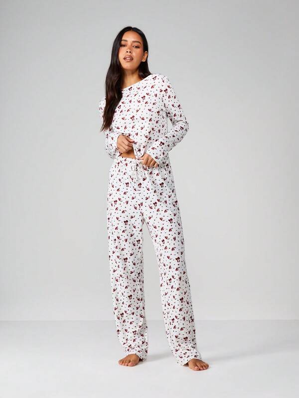 MISSGUIDED Christmas Mushroom Print Loungewear Pajama Set MISSGUIDED Christmas Mushroom Print Loungewear Pajama Set