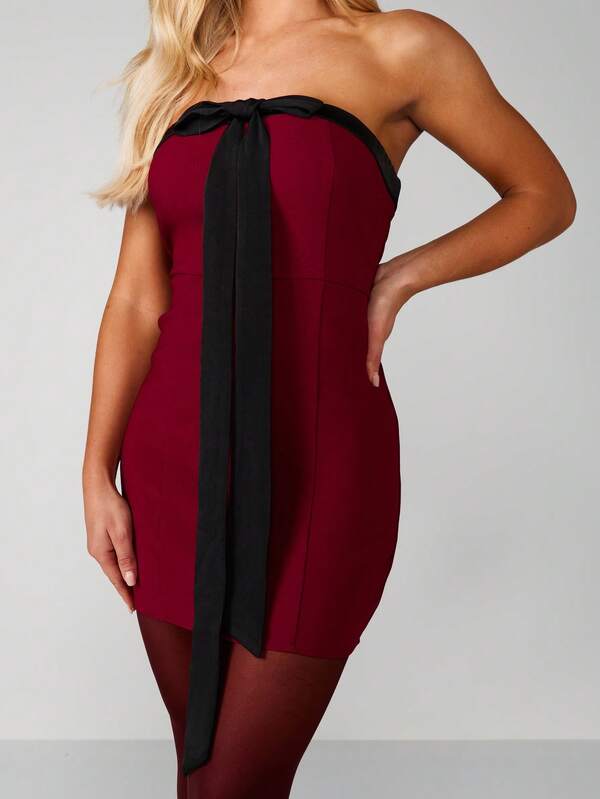 MISSGUIDED Christmas Strapless Bodycon Mini With Bow Detail