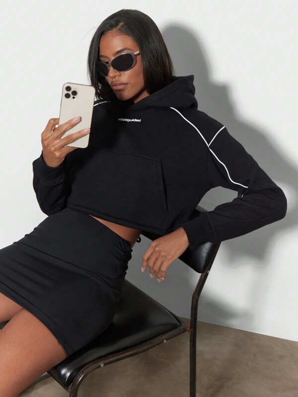 MISSGUIDED Contrast Piping And Logo Crop Hoodie