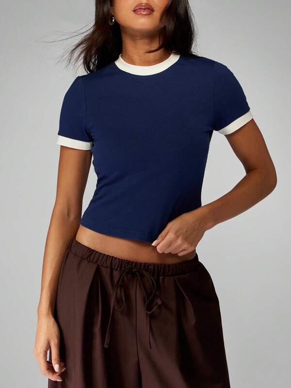 MISSGUIDED Contrast Trim Baby Tee With Crew Neck And Fitted Silhouette