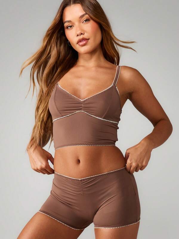 MISSGUIDED Contrast Trim Bralette And Boyshort Set