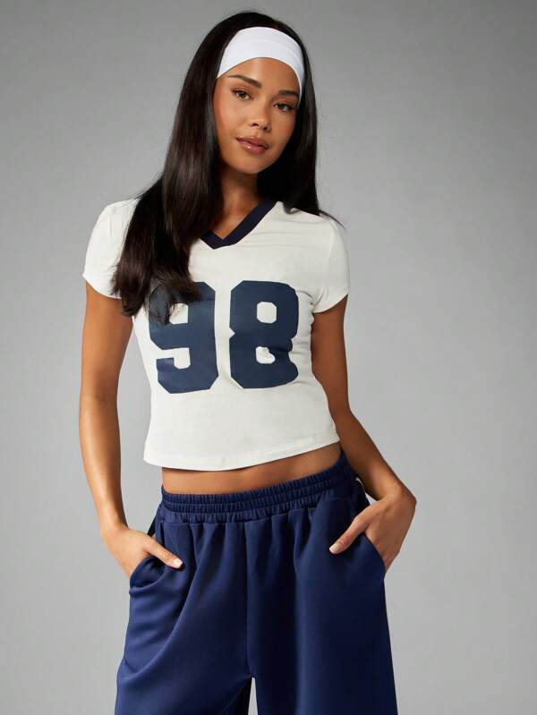 MISSGUIDED Cropped V Neck Baby Tee With Varsity Number