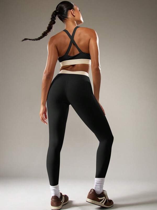 MISSGUIDED Deep V Sports Bra With Leggings Set