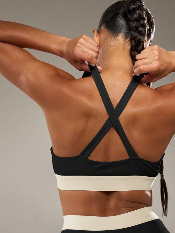 MISSGUIDED Deep V Sports Bra With Leggings Set