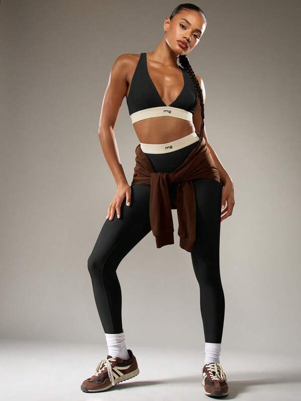 MISSGUIDED Deep V Sports Bra With Leggings Set