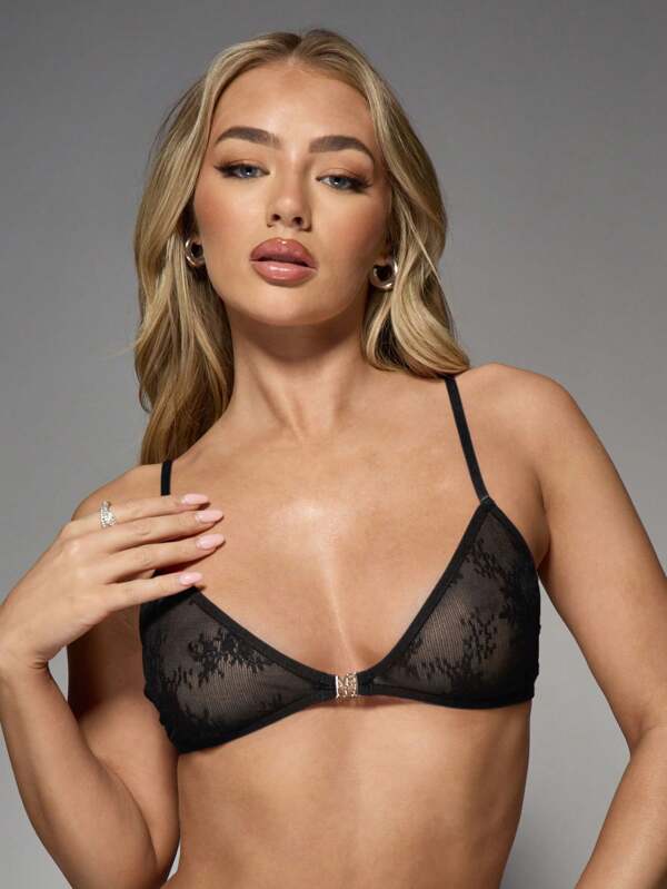 MISSGUIDED Delicate Lace Cami With Rhinestone Detail