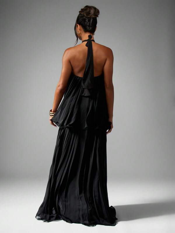 MISSGUIDED Elegant Halter Neck Pleated Tiered Maxi Dress