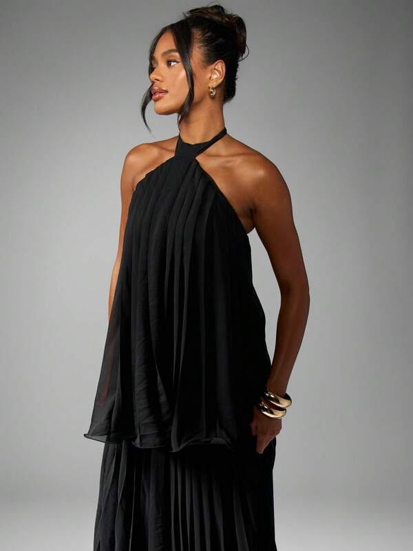 MISSGUIDED Elegant Halter Neck Pleated Tiered Maxi Dress