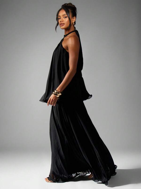 MISSGUIDED Elegant Halter Neck Pleated Tiered Maxi Dress