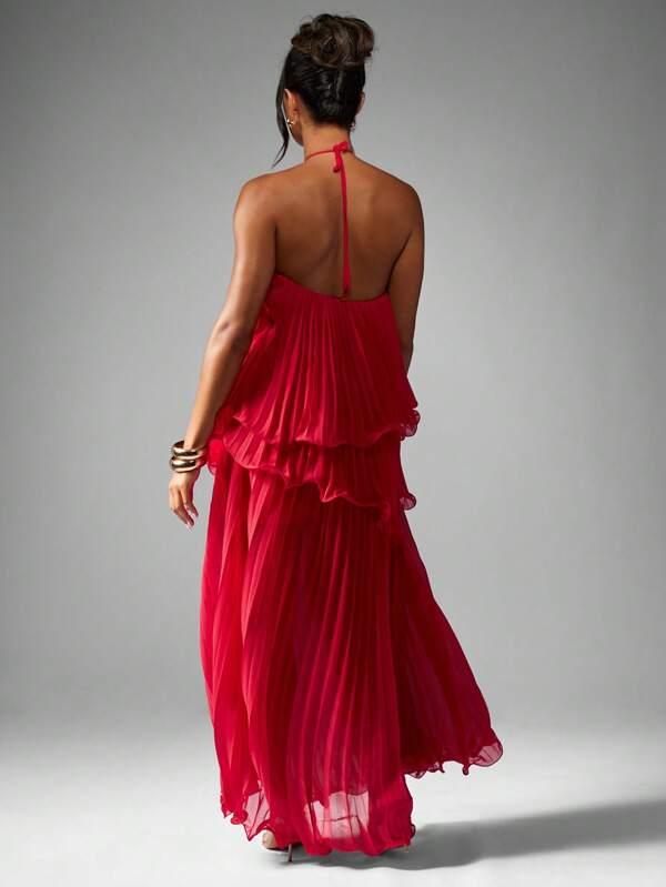 MISSGUIDED Elegant Tiered Layered Halter Neck Pleated Maxi Dress