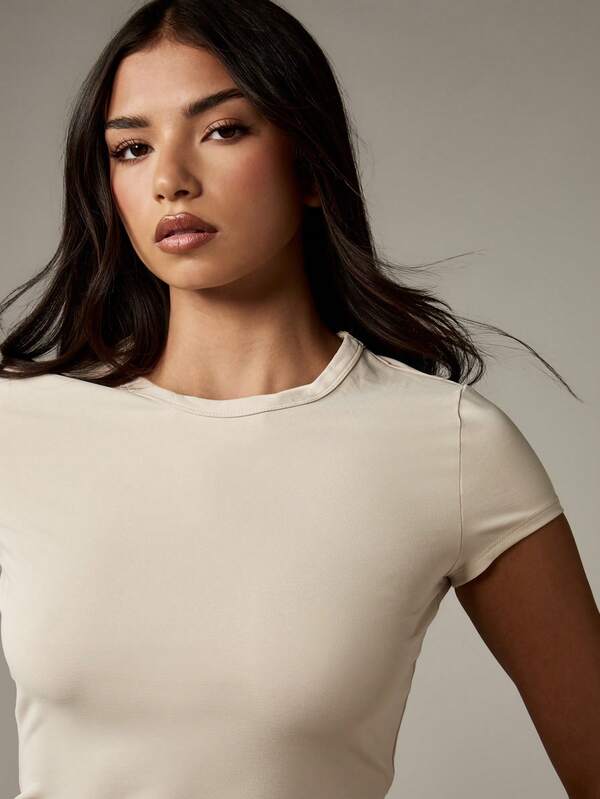 MISSGUIDED Fitted Crop Length Basic Tee With Short Sleeves