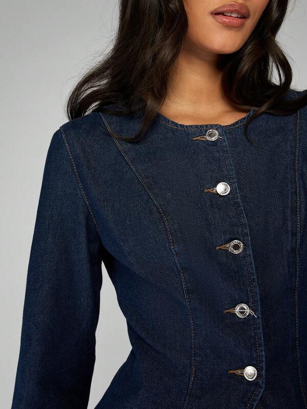 MISSGUIDED Fitted Denim Jacket With Button Front Closure