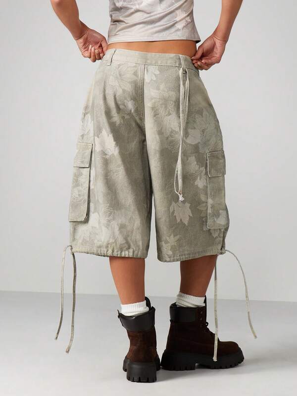 MISSGUIDED Floral Cargo Bermuda Shorts With Wide Leg
