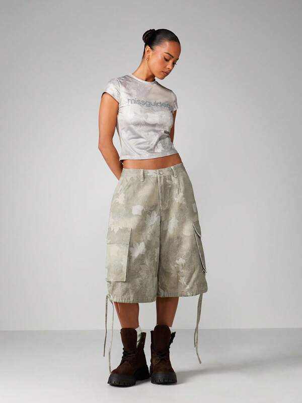 MISSGUIDED Floral Cargo Bermuda Shorts With Wide Leg