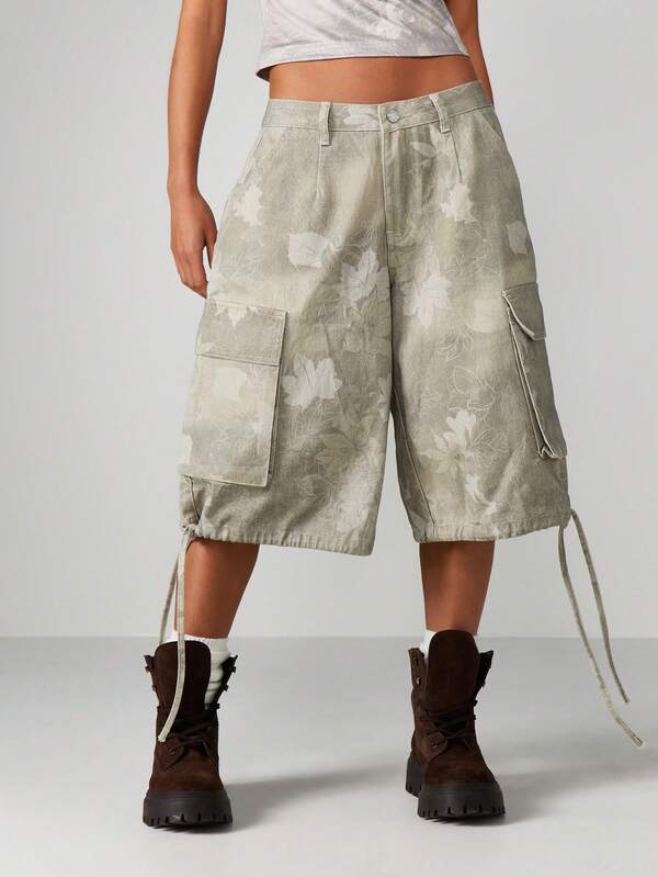 MISSGUIDED Floral Cargo Bermuda Shorts With Wide Leg