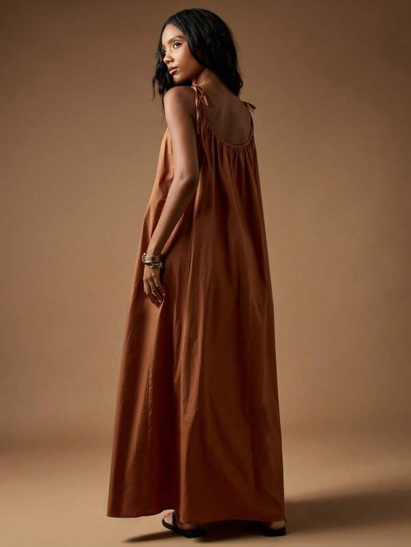 MISSGUIDED Flowing Empire Waist Maxi Dress With Gathered Neckline