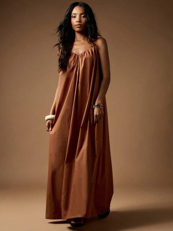 MISSGUIDED Flowing Empire Waist Maxi Dress With Gathered Neckline