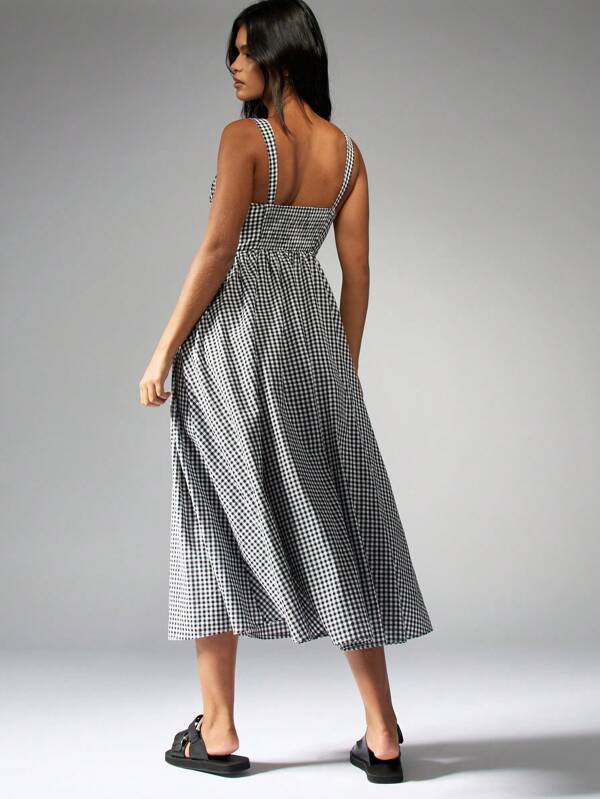 MISSGUIDED Gingham Check Smocked Bodice Dress