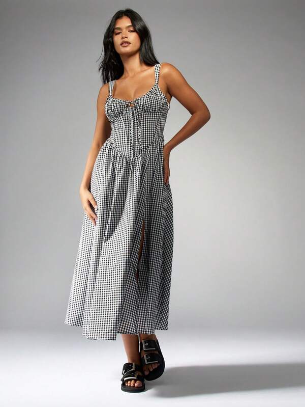 MISSGUIDED Gingham Check Smocked Bodice Dress