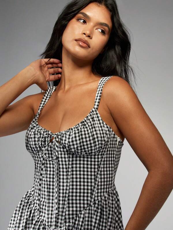 MISSGUIDED Gingham Check Smocked Bodice Dress