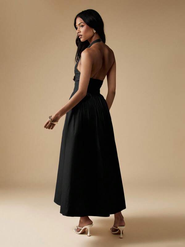 MISSGUIDED Halter Neck A-Line Full Skirt Dress With Deep V-Neckline