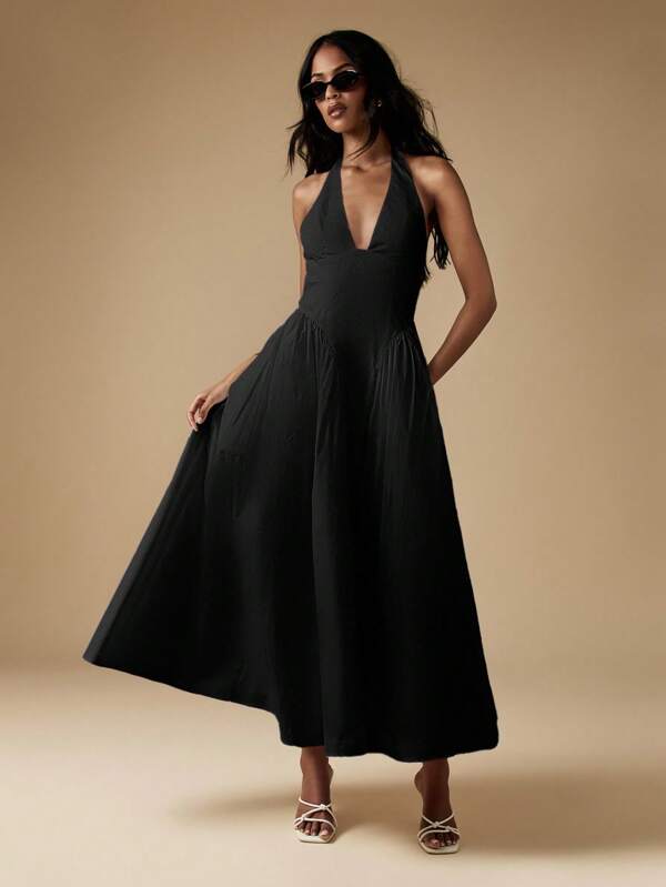 MISSGUIDED Halter Neck A-Line Full Skirt Dress With Deep V-Neckline