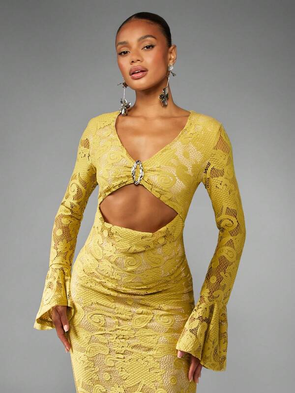 MISSGUIDED Lace Bell Sleeve Maxi Dress With Cut Out Detail