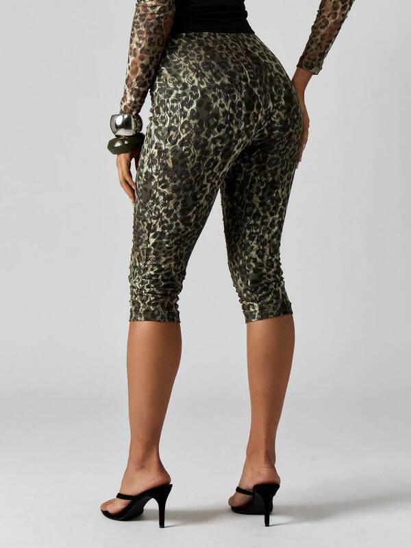 MISSGUIDED Lace Leopard Print Capri Leggings