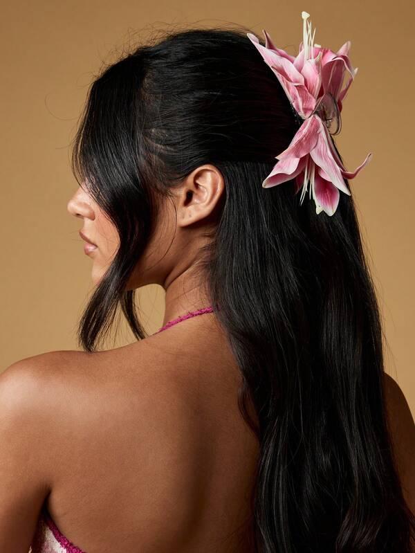 MISSGUIDED Large Lily Flower Hair Clip With Pearl Center