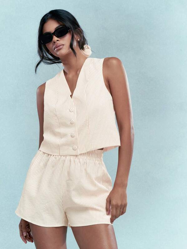 MISSGUIDED Lightweight Stripe Boxy Vest And High-Rise Shorts Outfit