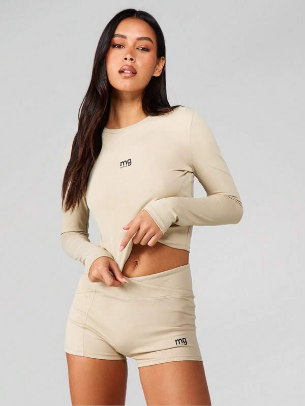MISSGUIDED Long Sleeved Crop Top With High Rise Shorts Set