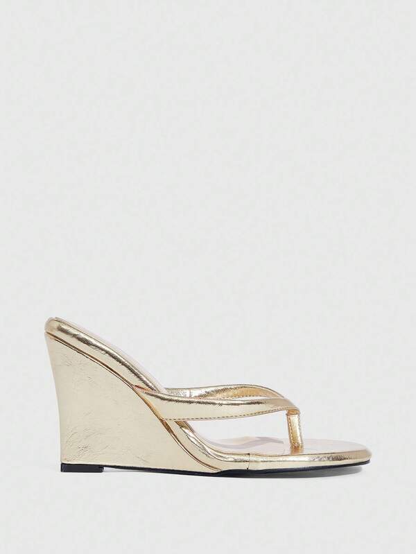 MISSGUIDED Metallic Wedge Thong Sandals With Platform Heel