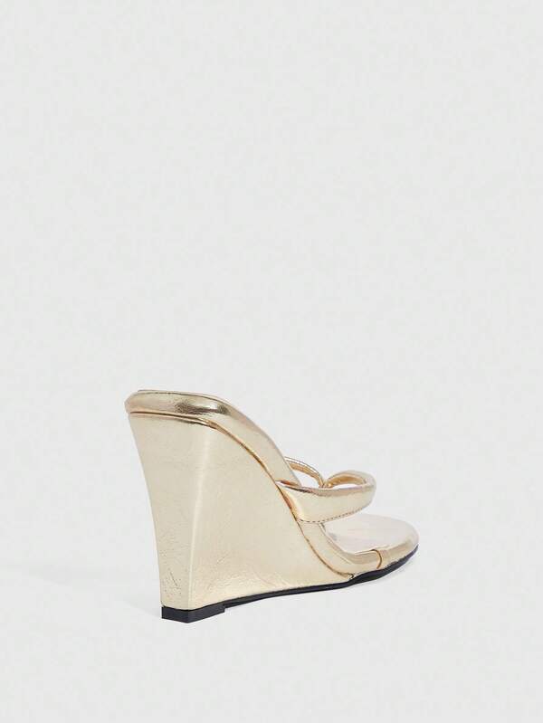 MISSGUIDED Metallic Wedge Thong Sandals With Platform Heel