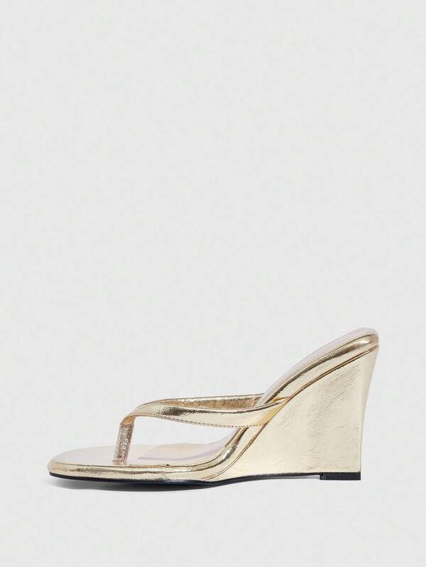 MISSGUIDED Metallic Wedge Thong Sandals With Platform Heel