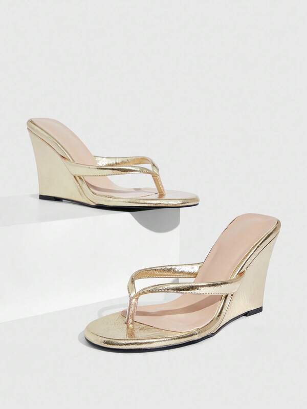 MISSGUIDED Metallic Wedge Thong Sandals With Platform Heel