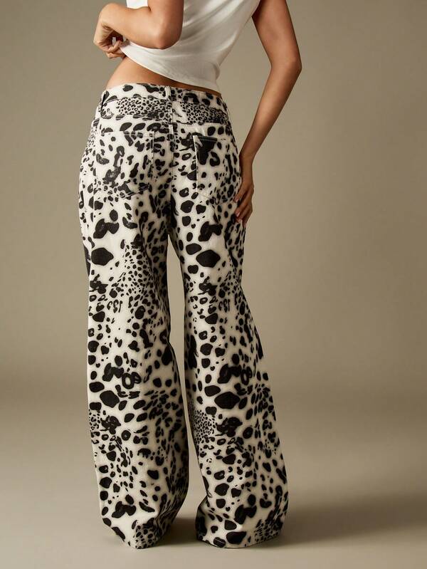 MISSGUIDED Mid Rise Baggy Animal Print Jeans