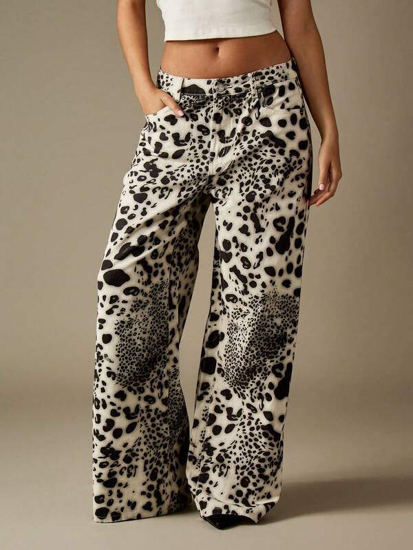 MISSGUIDED Mid Rise Baggy Animal Print Jeans