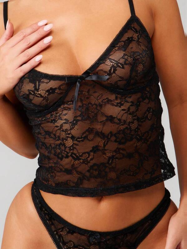 MISSGUIDED Lace Bra And Panty Set