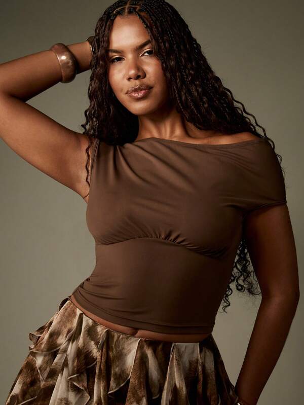 MISSGUIDED Off Shoulder Asymmetric Neckline Form Fitting Crop Top