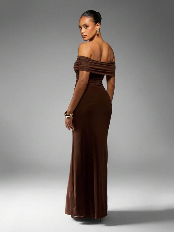 MISSGUIDED Off Shoulder Ruched Maxi Dress With Side Drape