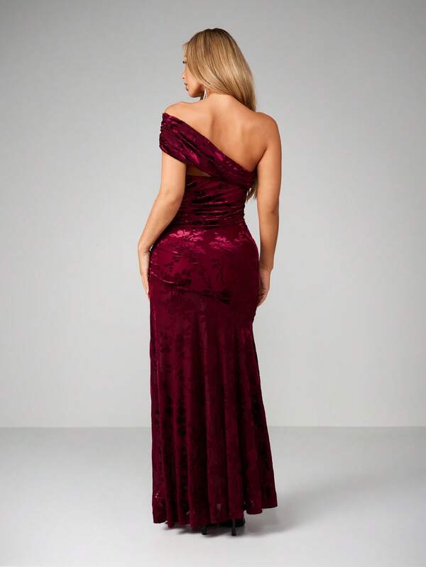 MISSGUIDED One Shoulder Velvet Maxi With Split