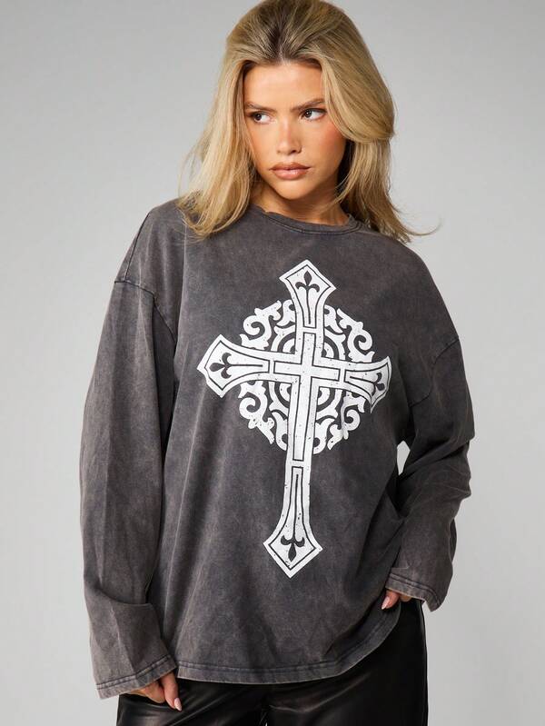 MISSGUIDED Oversized Long Sleeve Cross Graphic Tee